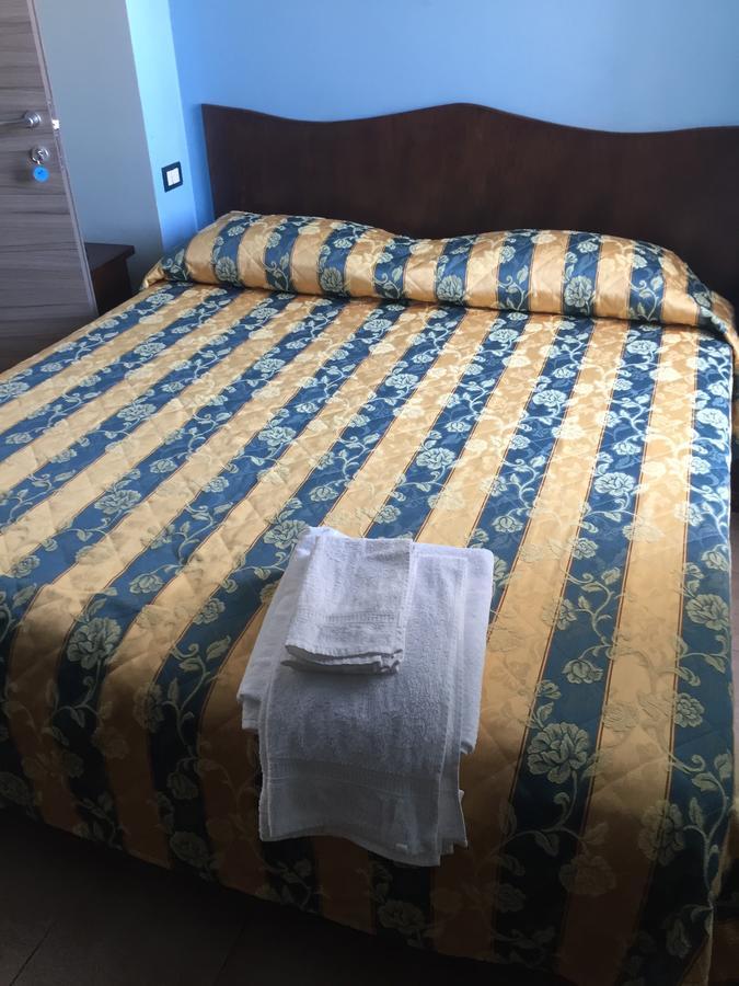 Hotel Il Castello 帕奥拉 外观 照片