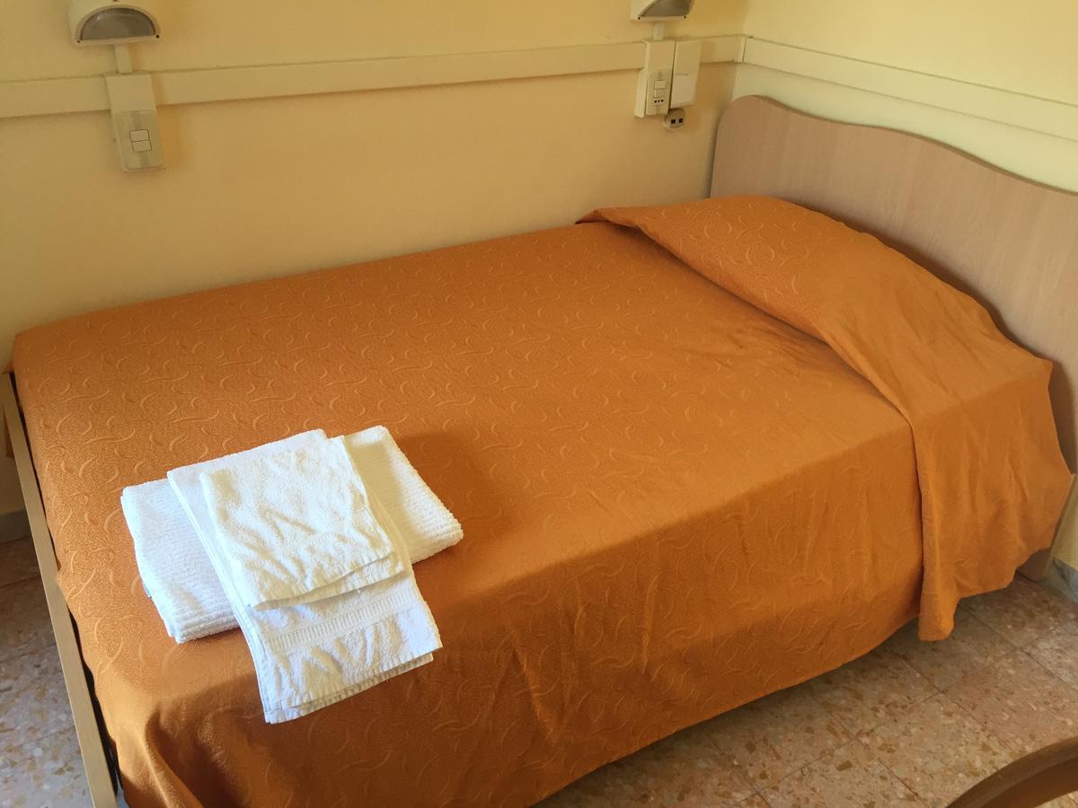 Hotel Il Castello 帕奥拉 外观 照片